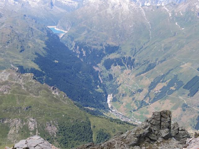 1700 Höhenmeter tiefer erkennt man Vals