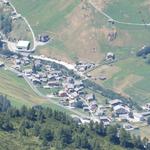 Vals herangezoomt. In der oberen linken Bildhälfte ist das Hotel Steinbock (wo wir heute übernachten werden) ersichtlich