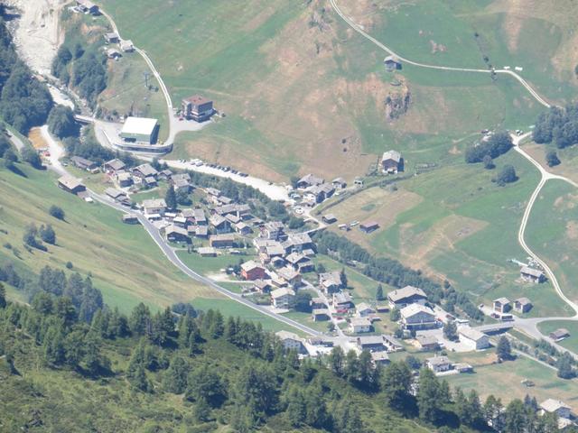 Vals herangezoomt. In der oberen linken Bildhälfte ist das Hotel Steinbock (wo wir heute übernachten werden) ersichtlich