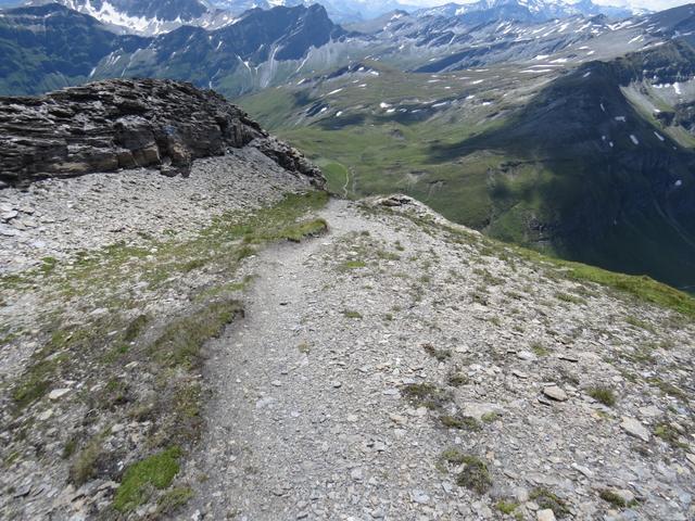 bei Punkt 2822 m.ü.M. erreichen wir wieder den breiten Grat