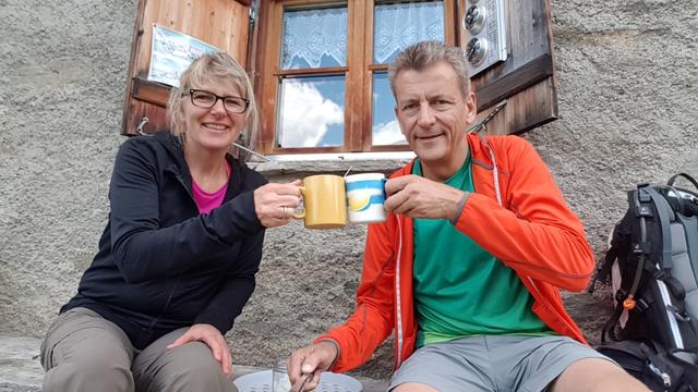 hier bestellen wir uns einen Kaffee und eine Schokomilch. Einfach lecker so eine frische Milch