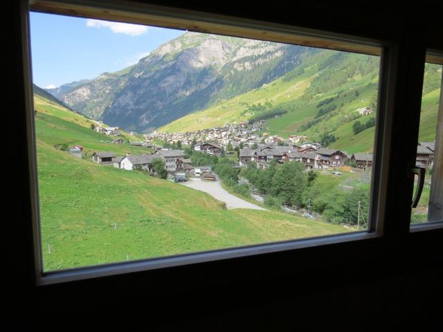 vom Hotelzimmer blicken wir nach Vals