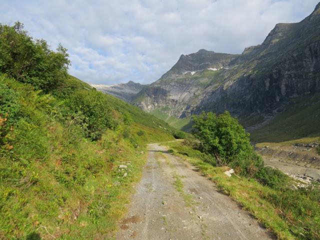 wir überqueren bei Punkt 1872 m.ü.M. den Horabach und laufen weiter Richtung Lampertschalp