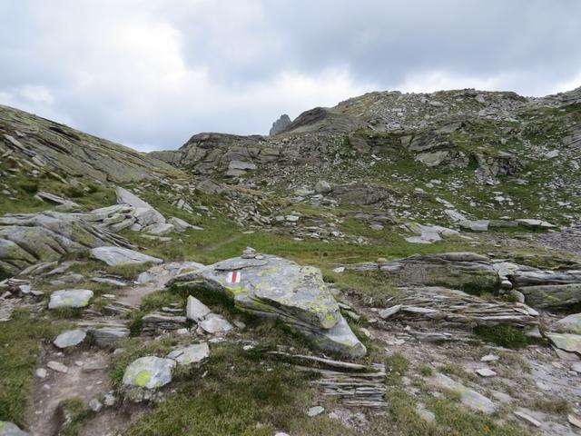 der Weg peilt nun das Furggelti an. Der Übergang zwischen Zervreilahorn und Furggeltihorn