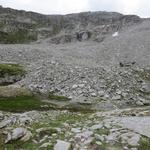 der Pass ist ein riesiger Sattel zwischen Zerfreilahorn + Furggeltihorn und fasziniert vor allem seiner vielseitigen Landschaft