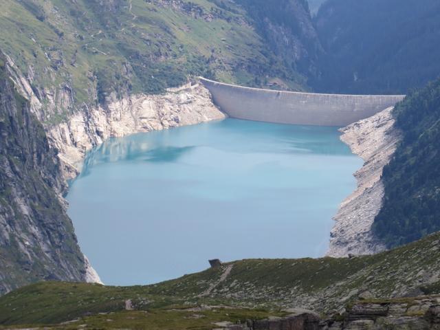 während dem langen Abstieg geniessen wir sehr schöne Ausblicke auf den Zerfreilasee