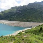 auf der gegenüberliegenden Seeseite, gut ersichtlich die Alpstrase die uns zum Parkplatz zurück führen wird