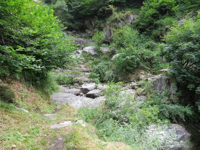 wir erreichen das Val Pioèe und überqueren den gleichnamigen Bergbach