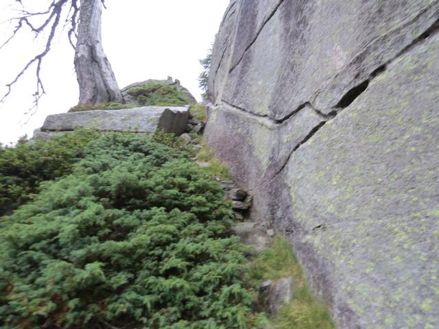 diese Variante ist die kürzeste. Der Wanderweg ist nicht markiert, Wegspuren sind aber vorhanden