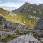 Blick auf den super schönen Rifugio Alpe Masnee. Wir kommen so richtig ins Schwärmen