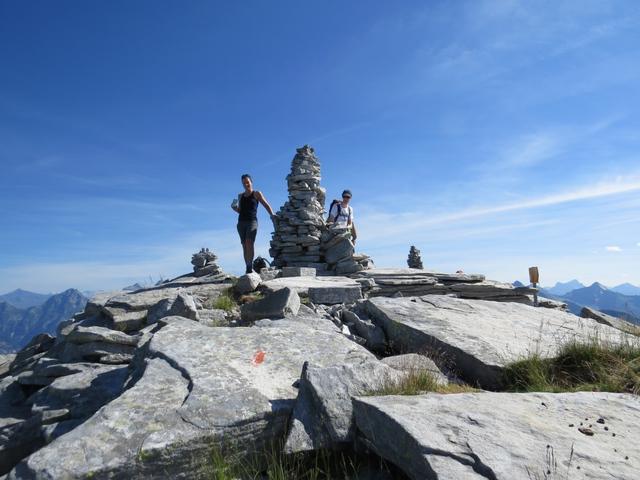 ...problemlos hinauf zum Gipfel des Madom da Sgióf 2265 m.ü.M.