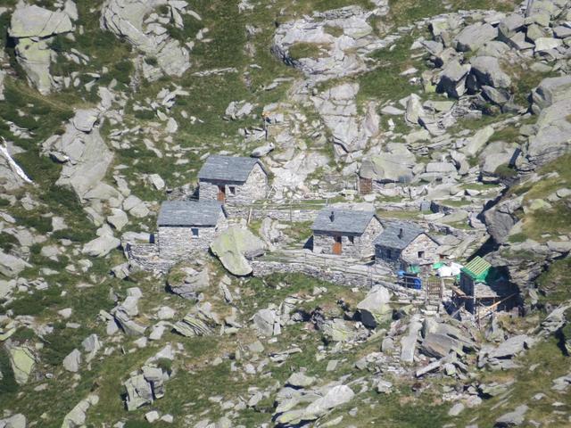 Blick zu den sehr schönen Hütten vom Rifugio Alpe Masnee, wo wir übernachtet haben