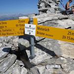 Wegweiser auf dem Madom da Sgióf. Unser Tagesziel lautet nun Brione