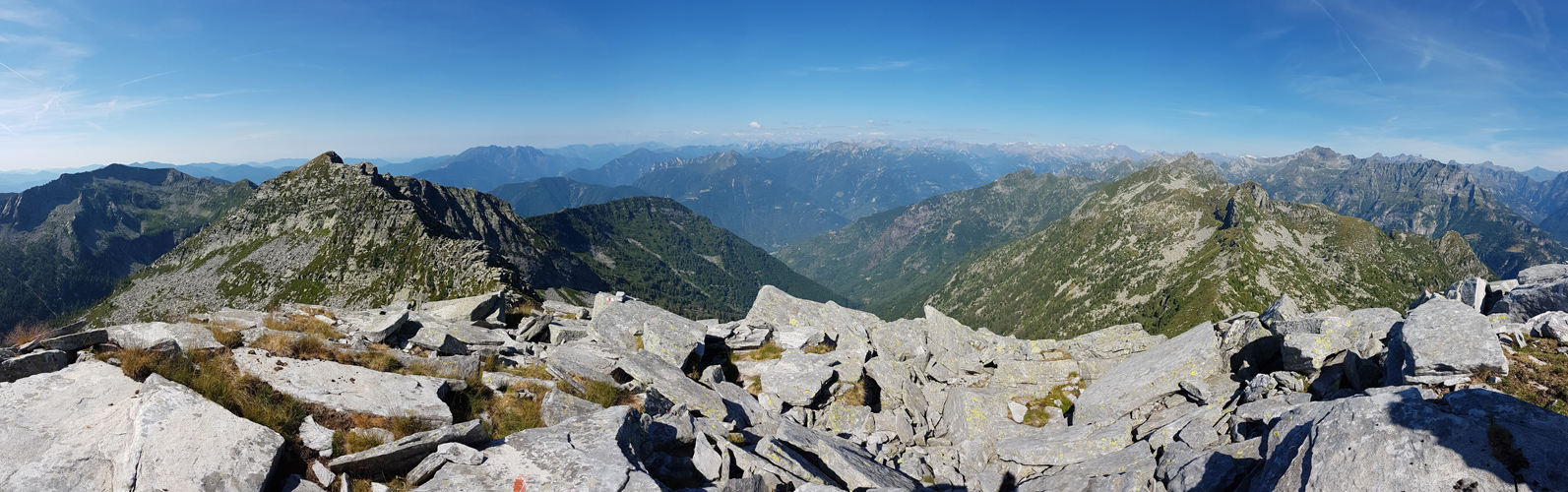 super schönes Breitbildfoto. Blick zu den Walliser Alpen mit dem Monte Rosa.