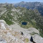 tief unter uns der Lago del Starlaresc mit der gleichnamigen Capanna