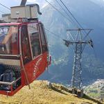 die Fahrt mit der kleinen Gondelbahn hinauf auf die kleine Wiesenterrasse der Alpsiedlung, ist ein kurzes, luftiges Verknügen