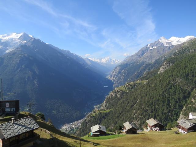 Blick auf Jungen, das Mattertal und die umliegenden Bergen. Was für eine grandiose Aussicht!