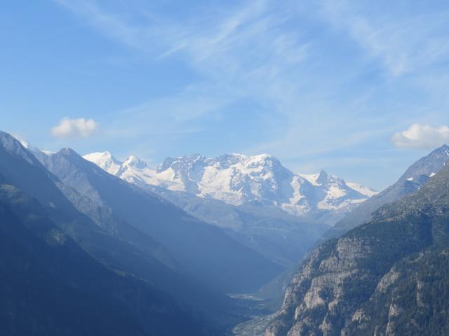 Blick Richtung Zermat mit Klein Matterhorn, Breithorn, Pollux und Castor