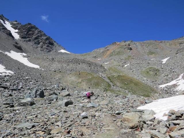 ...und über felsigen Untergrund, stehts höher ansteigend ins Inners Tälli 2707 m.ü.M.