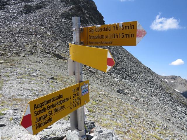 Wegweiser auf dem Augstbordpass 2893 m.ü.M.