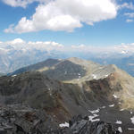 super schönes Breitbildfoto mit Blick Richtung Norden über das Rhonetal hinaus zu den Berner Alpen