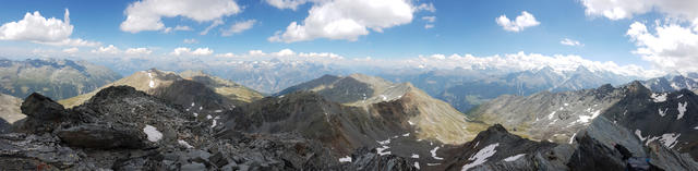 super schönes Breitbildfoto mit Blick Richtung Norden über das Rhonetal hinaus zu den Berner Alpen