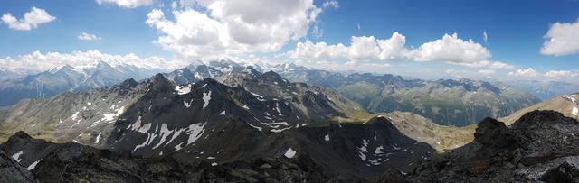 sehr schönes Breitbildfoto mit Blick zum Weisshorn, Dent Blanche und rechts davon das Turtmanntal