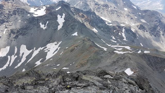 Blick zum Aufstieg zum Schwarzhorn und zum Augstbordpass