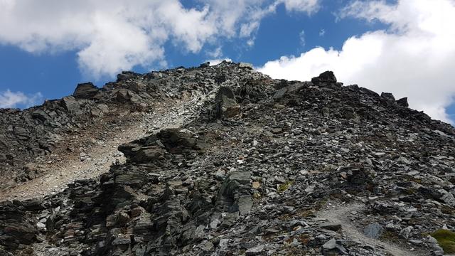 Blick zurück und hinauf zum Schwarzhorn