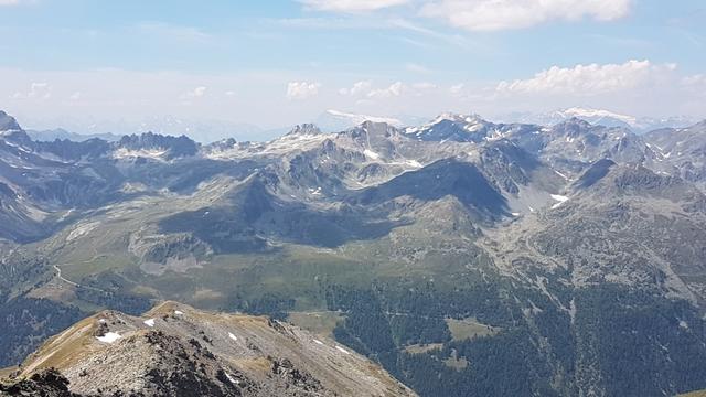 Blick über das Turtmanntal hinaus, zur Turtmannspitze, Meidhorn und Meidpass. Diesen werden wir morgen überqueren