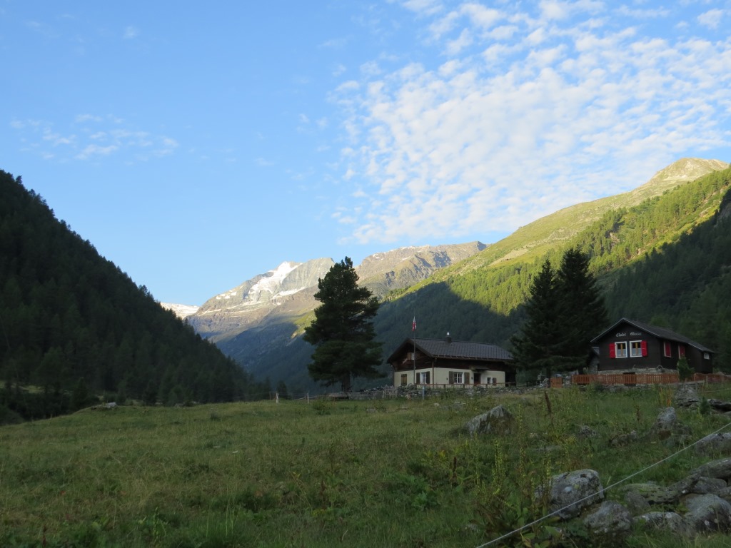 Blick ins Talende des Turtmanntal zum Les Diablons mit Gletscher, und zum Turtmann Gletscher