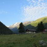 Blick ins Talende des Turtmanntal zum Les Diablons mit Gletscher, und zum Turtmann Gletscher