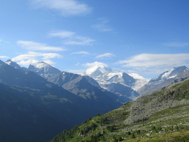 faszinierend zeichnet sich das Weisshorn als spitze Nadel am südlichen Horizont ab
