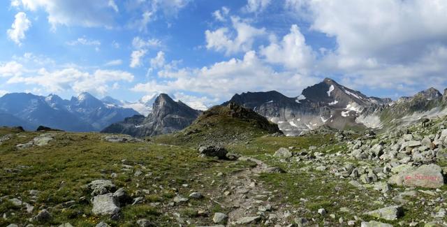 schönes Breitbildfoto vom Meidsee aus gesehen, mit Blick Richtung Weisshorn