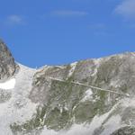 gut ersichtlich der Bergpfad der auf den Meidpass hinauf führt