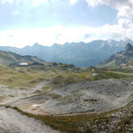 schönes Breitbildfoto mit Blick über den Meidsee ins Turtmanntal und zum Augstbordpass