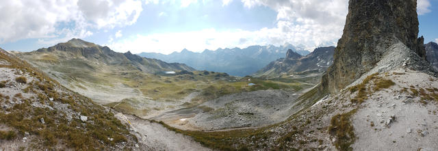 schönes Breitbildfoto mit Blick über den Meidsee ins Turtmanntal und zum Augstbordpass