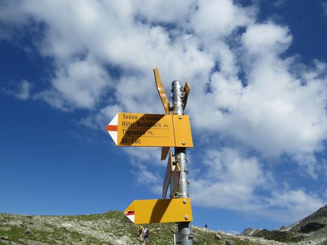 bei der Weggabelung biegen wir links ab, 2625 m.ü.M...