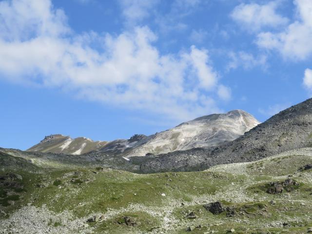 Blick zurück und hinauf zur Bella Tola mit seinem weisen Gestein. Schön war es als wird dort oben standen