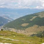 Blick vom Val d'Anniviers hinaus ins Rhonetal und zu den Berner Alpen mit Wildhorn und Wilstrubel