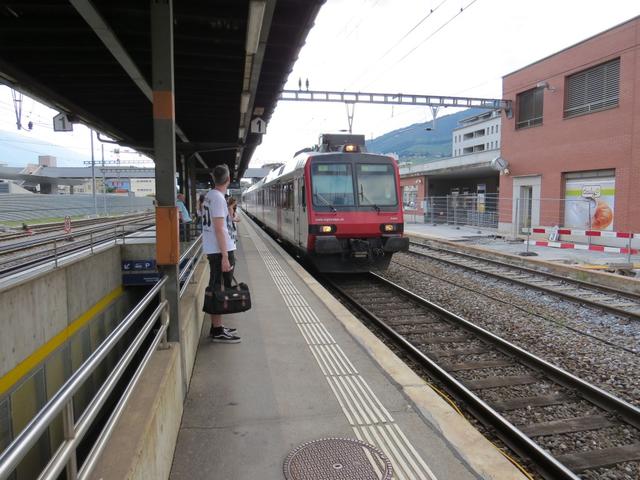 in Sierre nehmen wir danach den Zug der uns nach Visp zurückfährt. Eine sehr schöne 2-tägige Wanderung geht zu Ende