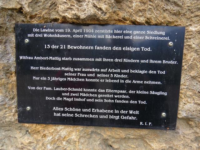 am 19. April 1904 zerstörte eine Lawine hier das ganze Dorf, und riss 13 Personen in den Tod