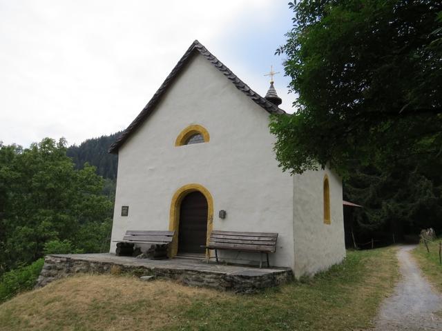 bei der schön gelegenen Kapelle des Weilers Blatt 1275 m.ü.M., legen wir eine kurze Pause ein,...