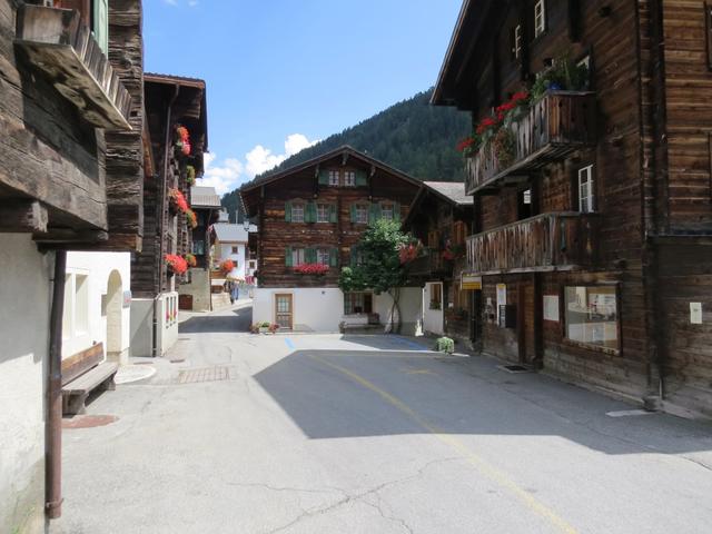 wir schlendern durch das schöne Walliser Dorf