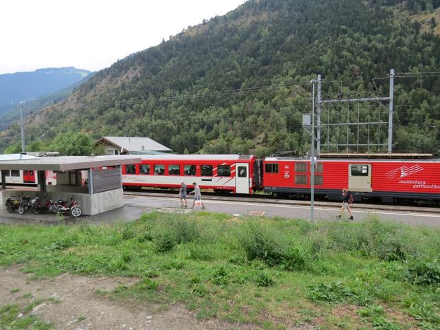 mit dem Postauto fahren wir danach nach Lax ins Rhonetal, und von dort mit dem Zug wieder nach Grengiols zurück