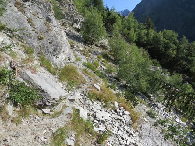 bei Regen oder Schnee ist das begehen der Niwärch Suone ein sehr gefährliches Unterfangen und wird dringend davon abgeraten