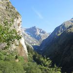 Blick hinein in das Baltschiedertal und zum Stockhorn. Dahinter befindet sich die Baltschiederklause