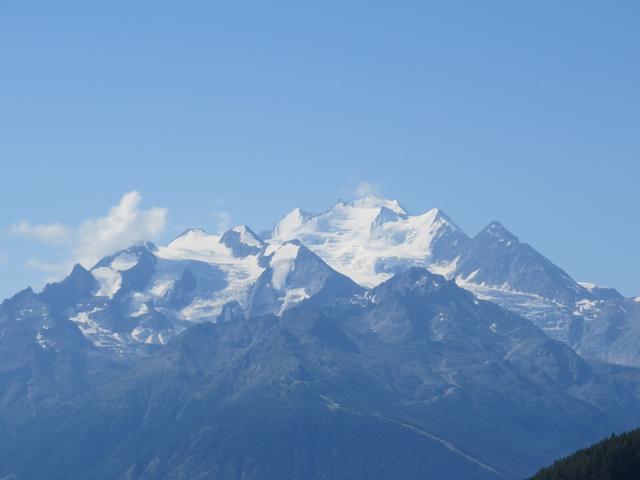 am Horizont gut ersichtlich der Balfrin und Mischabelgruppe mit Dom