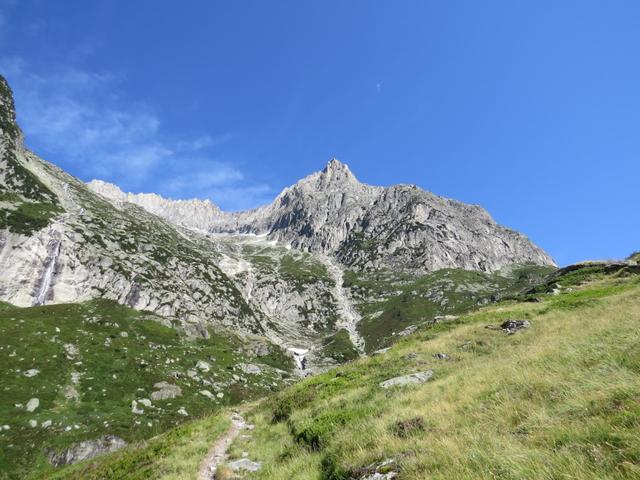 während dem Aufstieg blicken wir immer wieder auf das Stockhorn