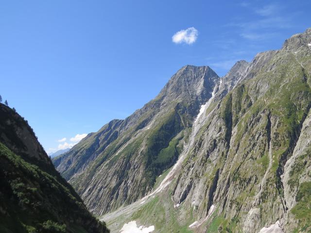 Blick über das Baltschiedertal zum Wiwannihorn. War eine schöne Wanderung als wir die Wiwannihütte besucht haben